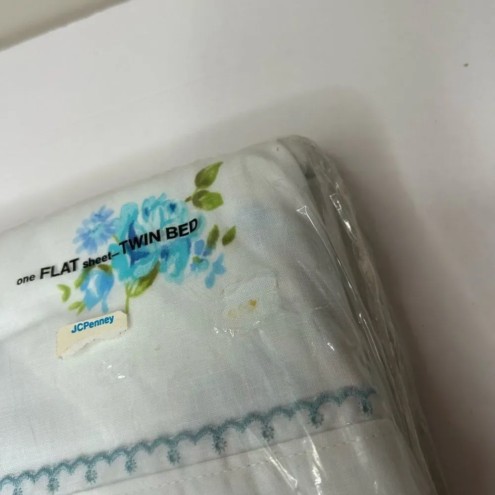 New deadstock vintage 70s JCPenney No-Iron Muslin Twin flat Sheet - Blue Floral